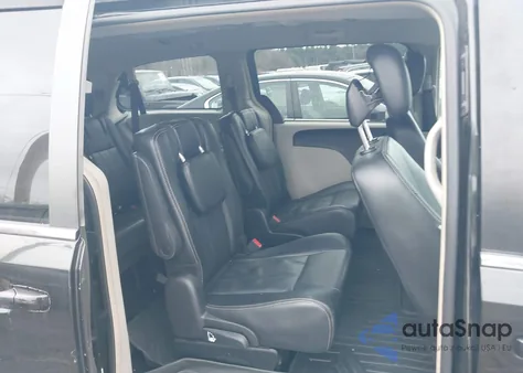 2016 Chrysler Town & Country Touring z USA, uszkodzony, nr VIN 2C4RC1BG7GR110753